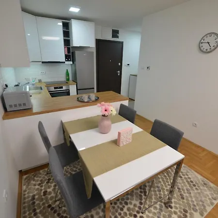 Apartmán 54 Center - Free Private Garage