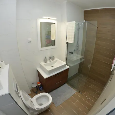 54 Center - Free Private Garage *